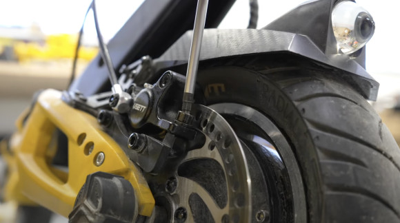 Come spurgare i freni idraulici del monopattino elettrico?